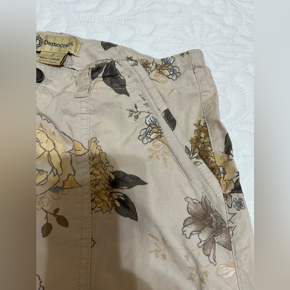 (18) Democracy Beige Floral Pants - Picture 9 of 12
